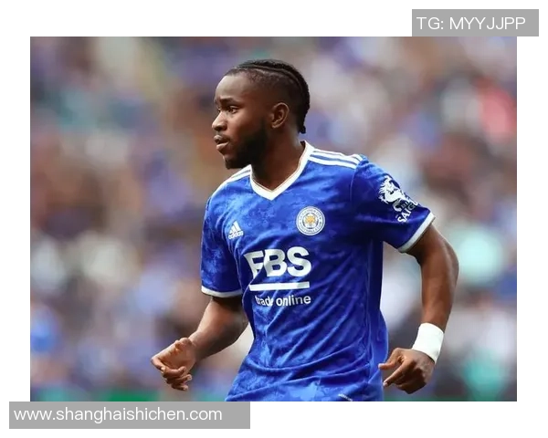 昔日足球巨星沦为街头流浪汉命运反转引人深思