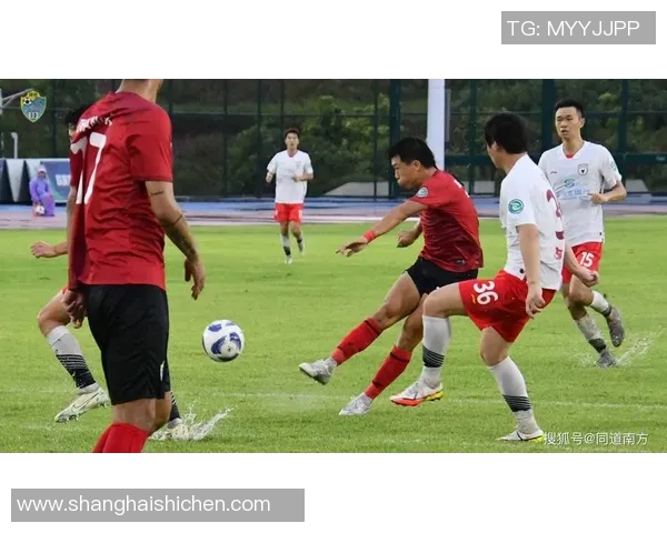 防守反击足球之王:他如何凭借速度与智慧统治赛场