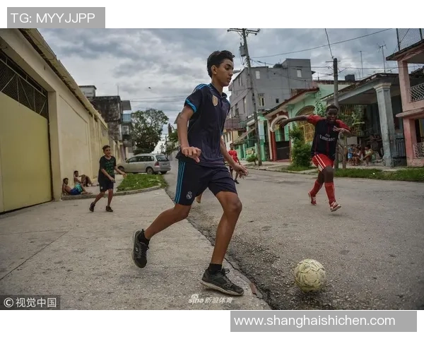 意外相遇改变命运他从街头少年蜕变为足球巨星