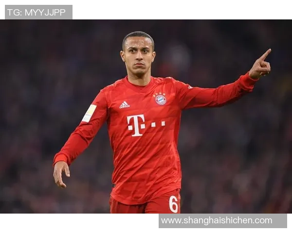 足球球星首次亮相的背后故事与他们的传奇开端